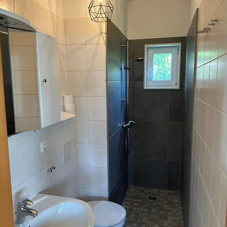 4 Campingpark Waldesruh * Behrensdorf